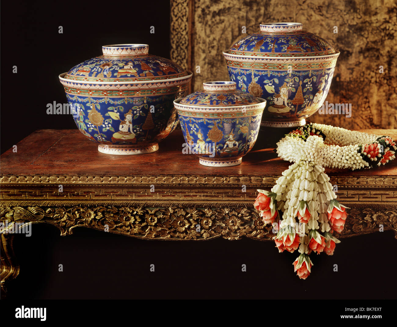 Leh Thong Bencharong enamelware bowls, Prasat Museum, Bangkok, Thailand Stock Photo