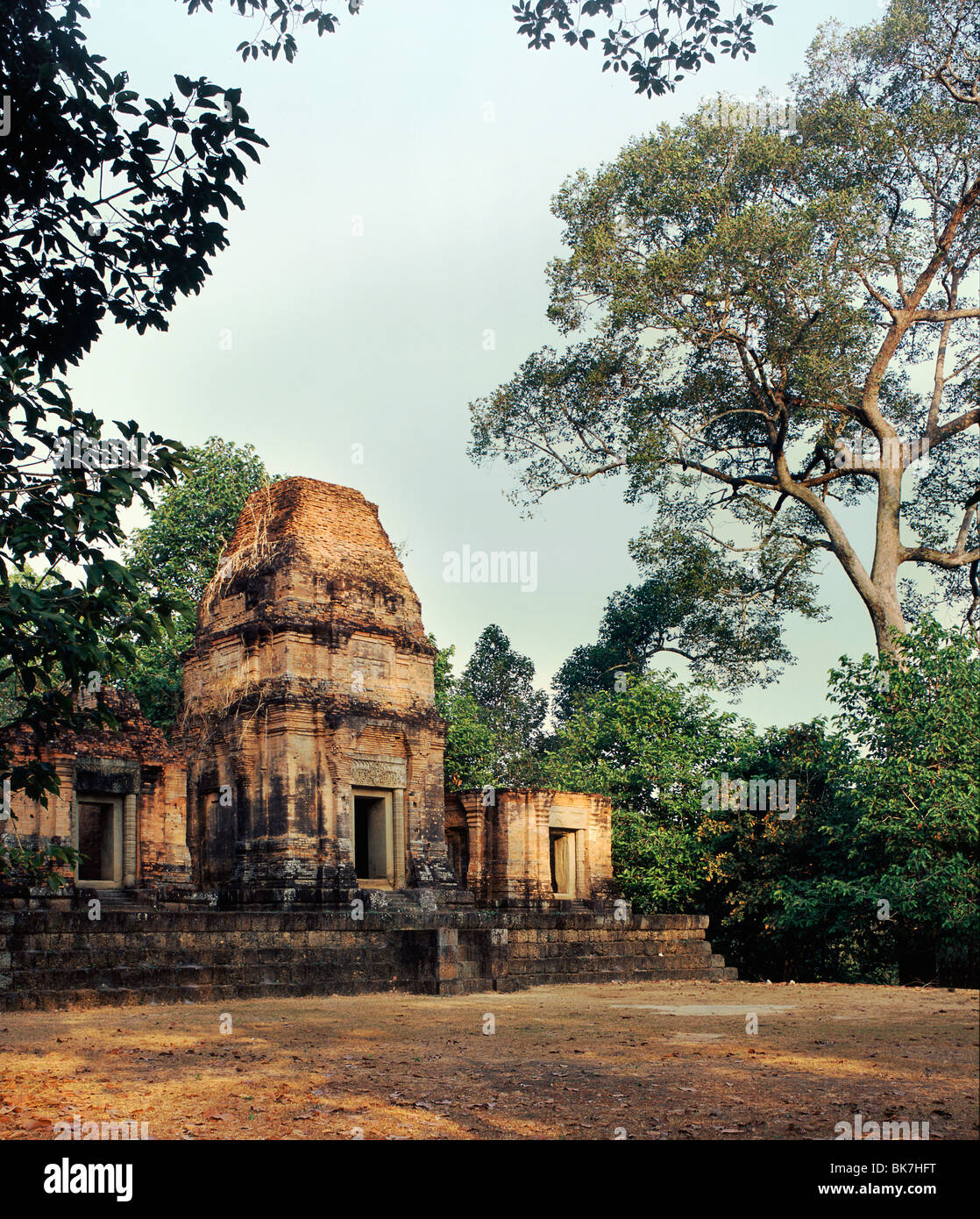 Prasat Bei dating from the 10th century, Angkor, UNESCO World Heritage Site, Cambodia, Indochina, Southeast Asia, Asia Stock Photo