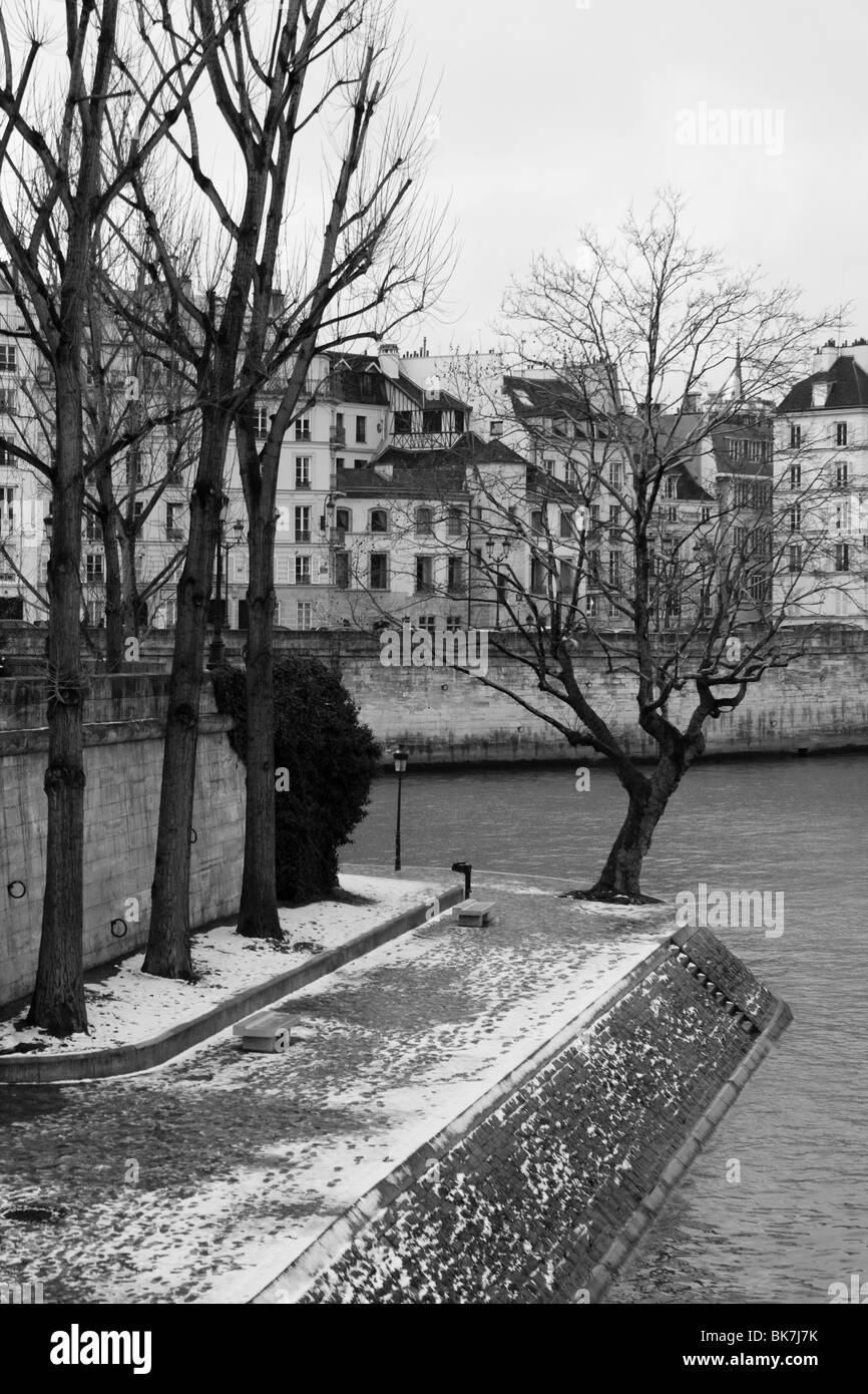 Banks of the seine Black and White Stock Photos & Images - Alamy