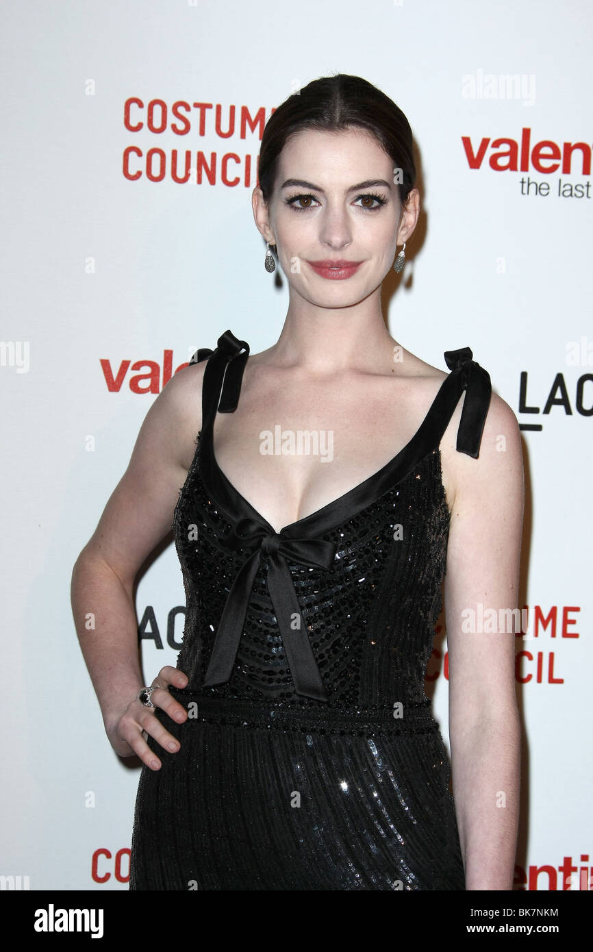 Anne hathaway valentino valentino hi res stock photography and images