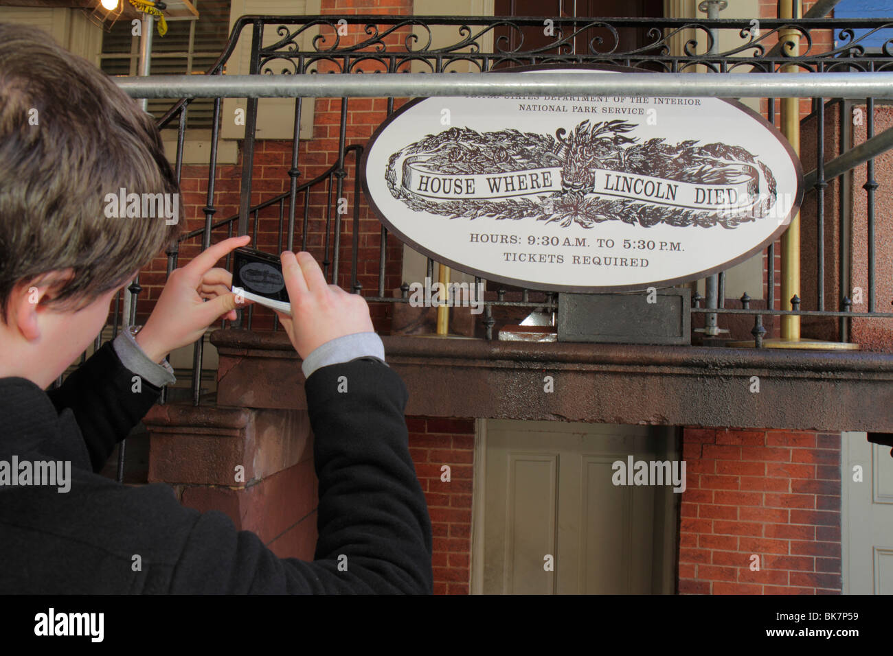 Washington DC,10th Street NW,historic landmark,Peterson house,where President Abraham Lincoln died,sign,student students assassination,Ford Theatre si Stock Photo