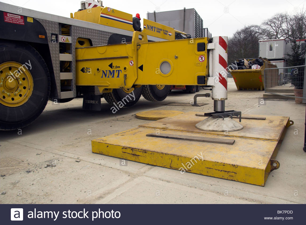 Outrigger Of A Crane High Resolution Stock Photography and Images Alamy