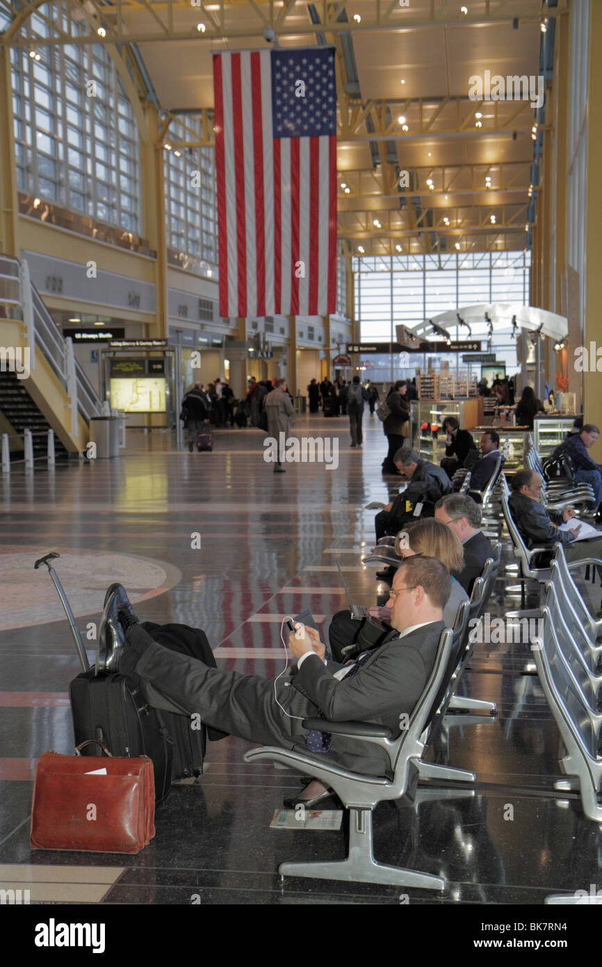 Virginia Arlington,Ronald Reagan Washington National Airport,DCA,terminal, shopping shopper shoppers shop shops market markets marketplace buying  selli Stock Photo - Alamy