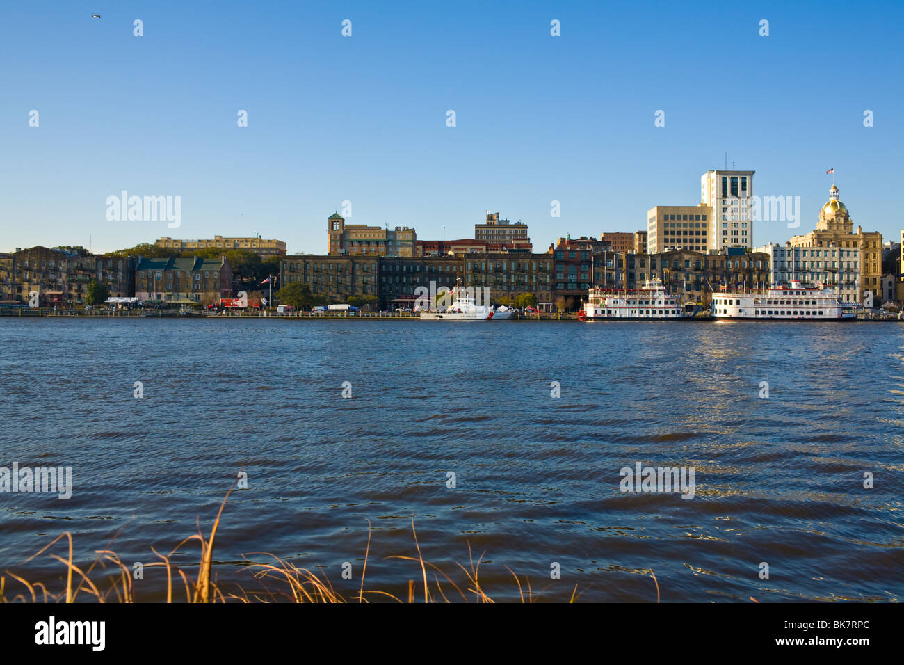 Downtown skyline Savannah, Georgia, sitting on Savannah River Stock Photo