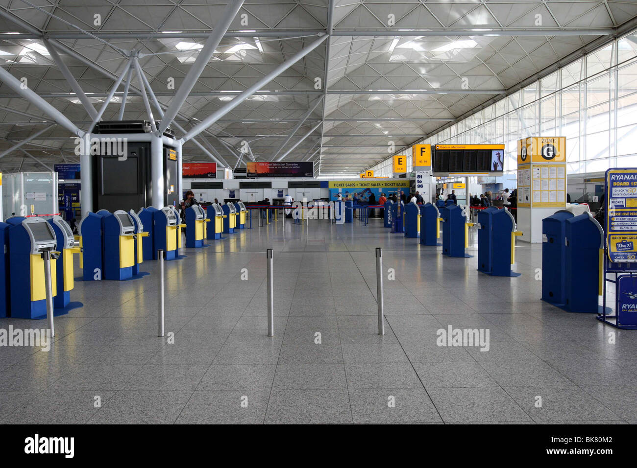 PASSENGER QUEUES AT STANSTED AIRPORT Stock Photo