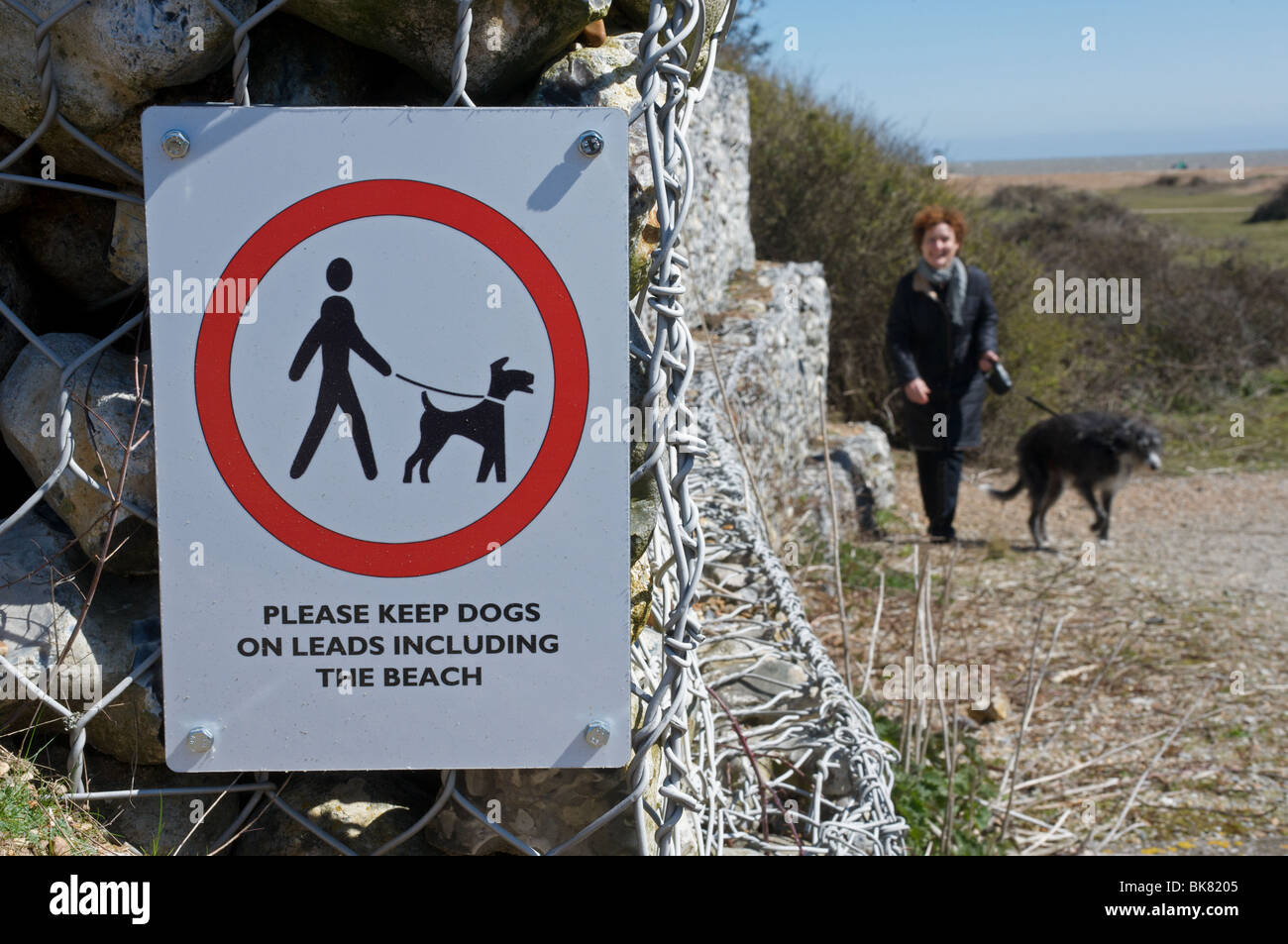 Please keep dogs on leads hires stock photography and images Alamy