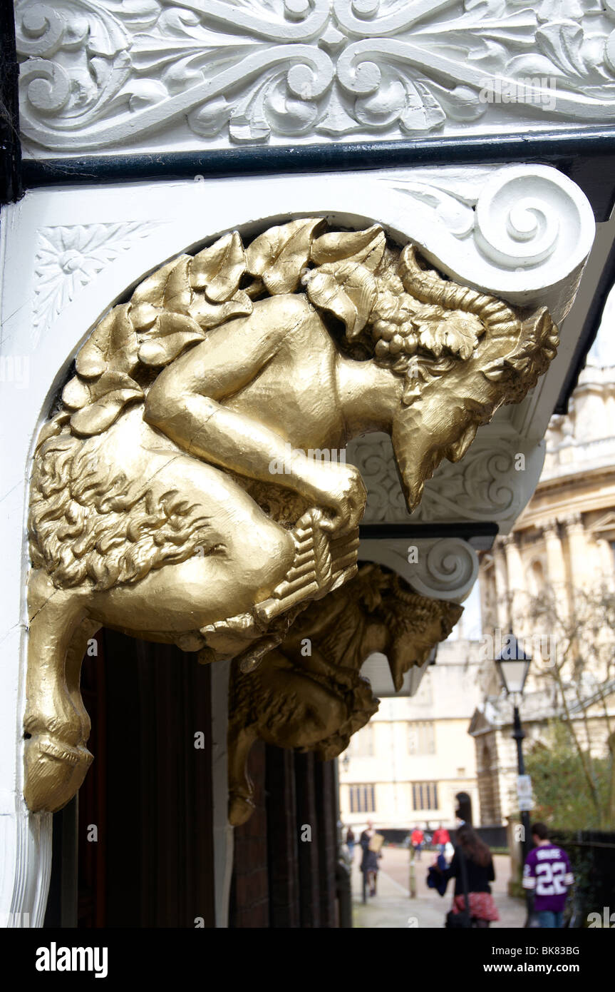 Sculpture on a porch in Radcliffe Square, Oxford Stock Photo Alamy