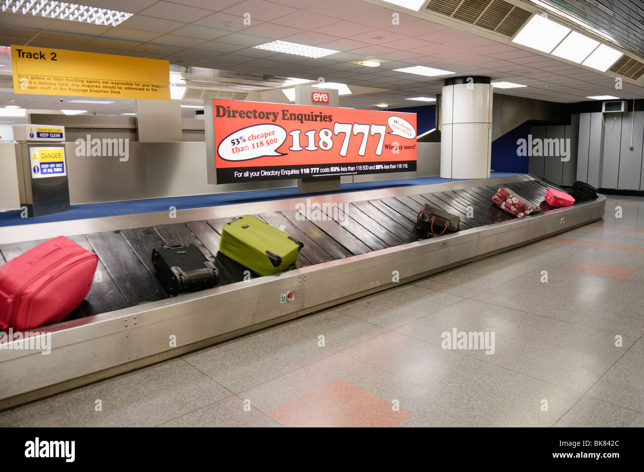 Baggage/Luggage on a luggage carousel at an airport Stock Photo - Alamy
