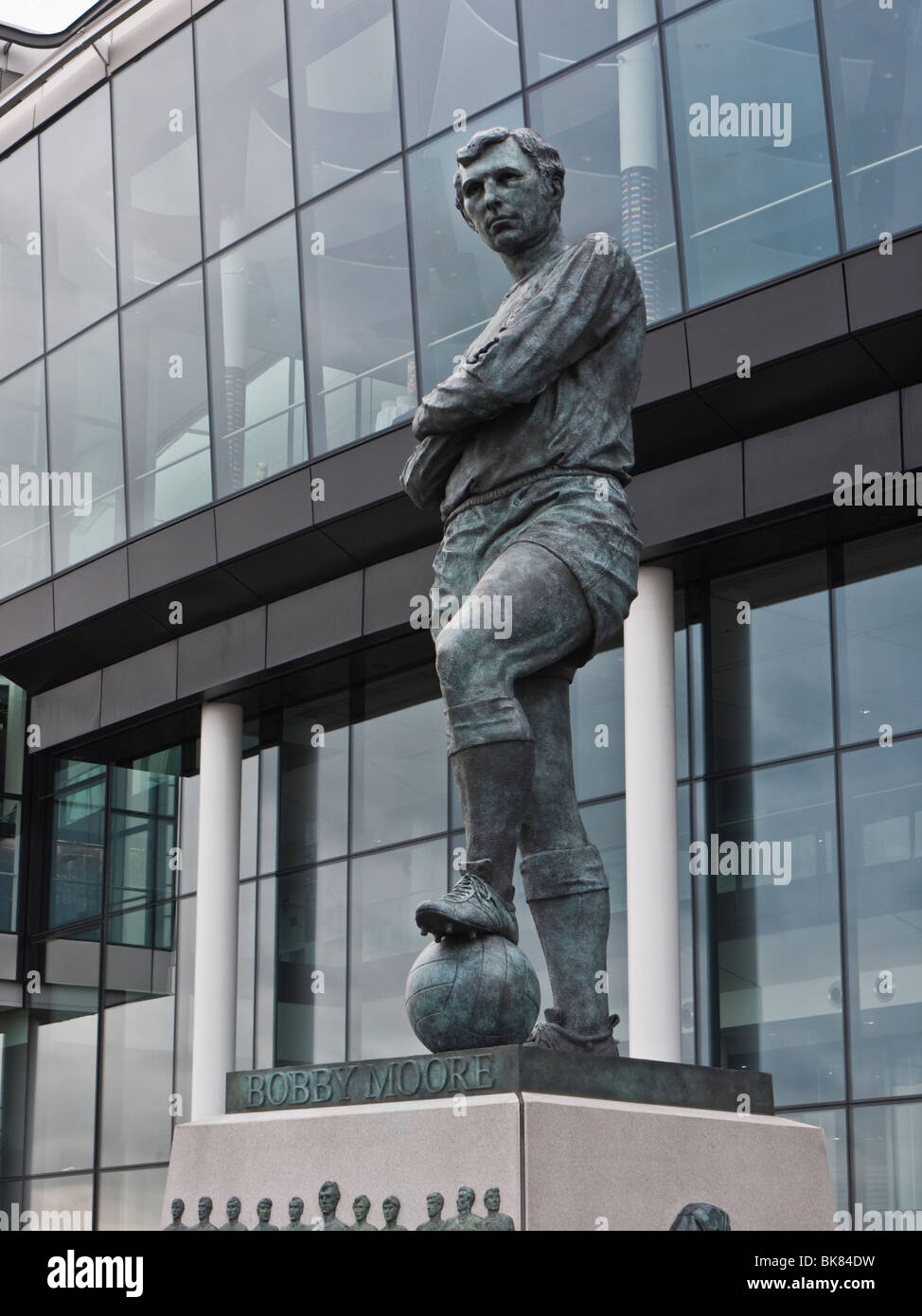 Statue of Sir Bobby Moore, Captain of the England football (soccer) team, 1966 world cup winners, new Wembley stadium London UK Stock Photo