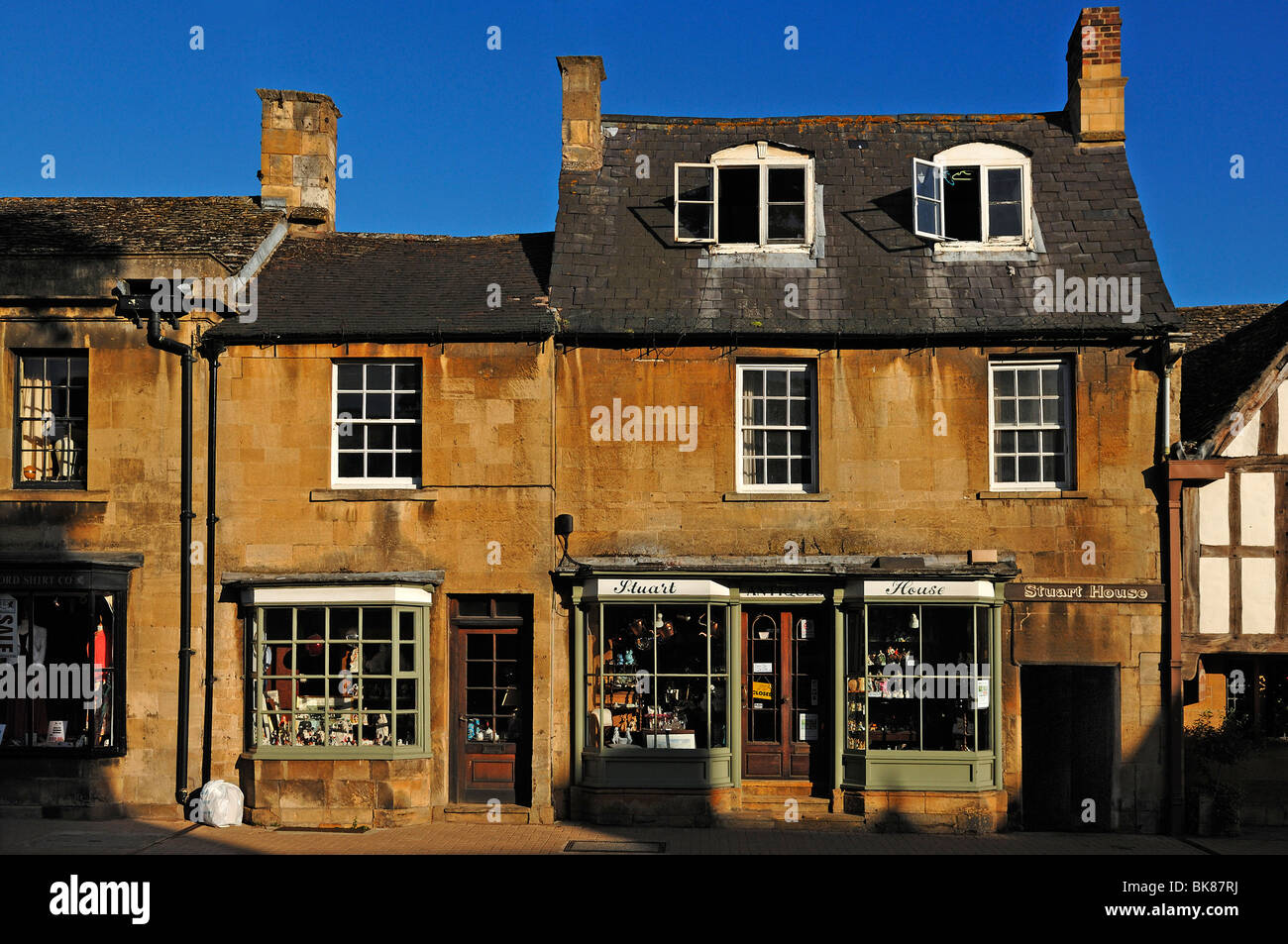 Antique stores in houses typical for the Cotswolds from the 14th - 17th Century, High Street, Chipping Campden, Gloucestershire Stock Photo