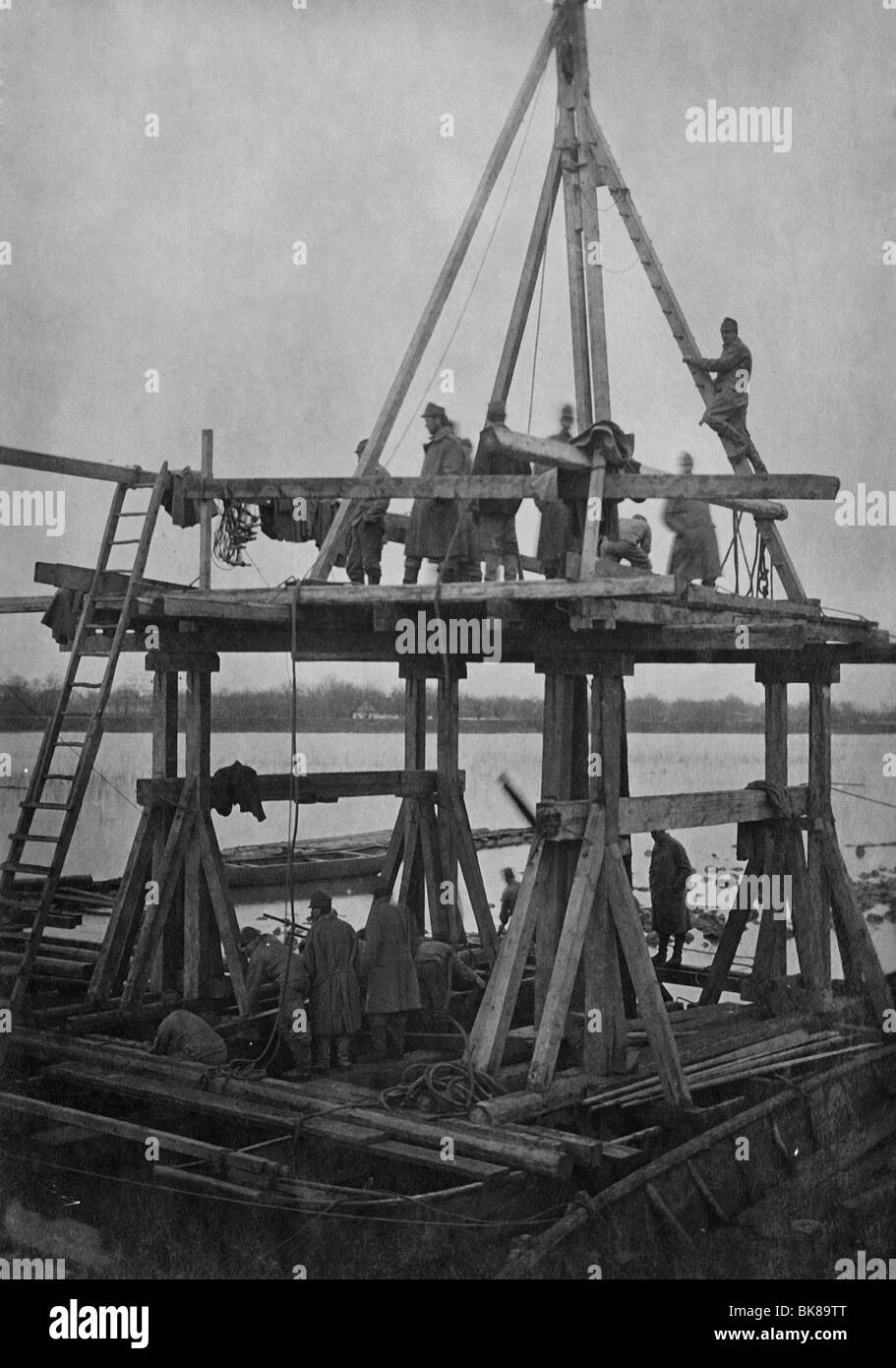 Soldiers building a bridge hi-res stock photography and images - Alamy