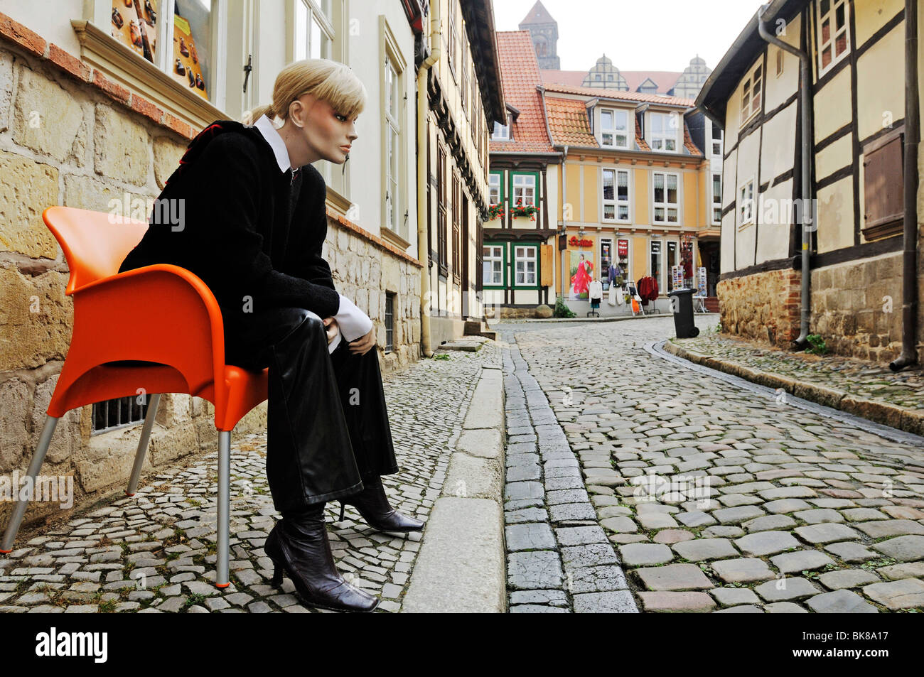 Mannequin in front of a boutique in the historic town on the Schlossberg, Quedlinburg, Saxony-Anhalt, Germany, Europe Stock Photo