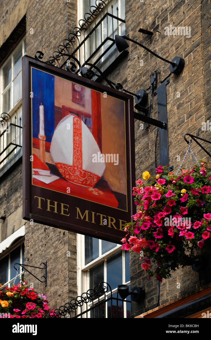 Pub sign 'The Mitre', 17 Bridge Street, Cambridge, Cambridgeshire, England, United Kingdom, Europe Stock Photo