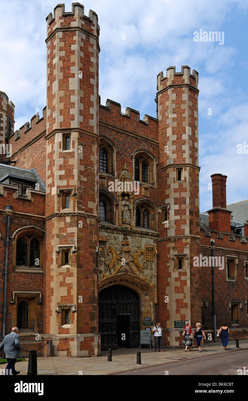 Entrance gate of St. John's College, founded in 1511 by Lady Margaret Beaufort, Bridge Street, Cambridge, Cambridgeshire, Engla Stock Photo