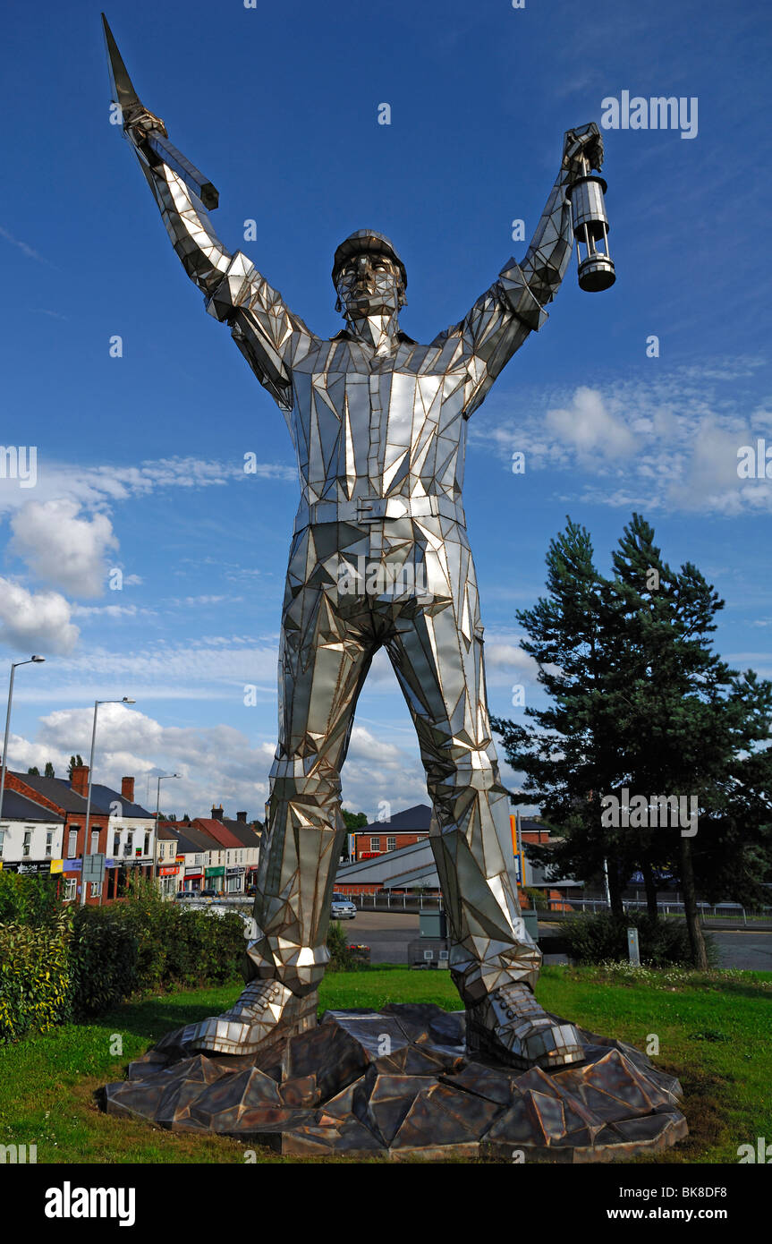 Statue, "The Minor Brownhills", 12 m high, artist John McKenna, Chester