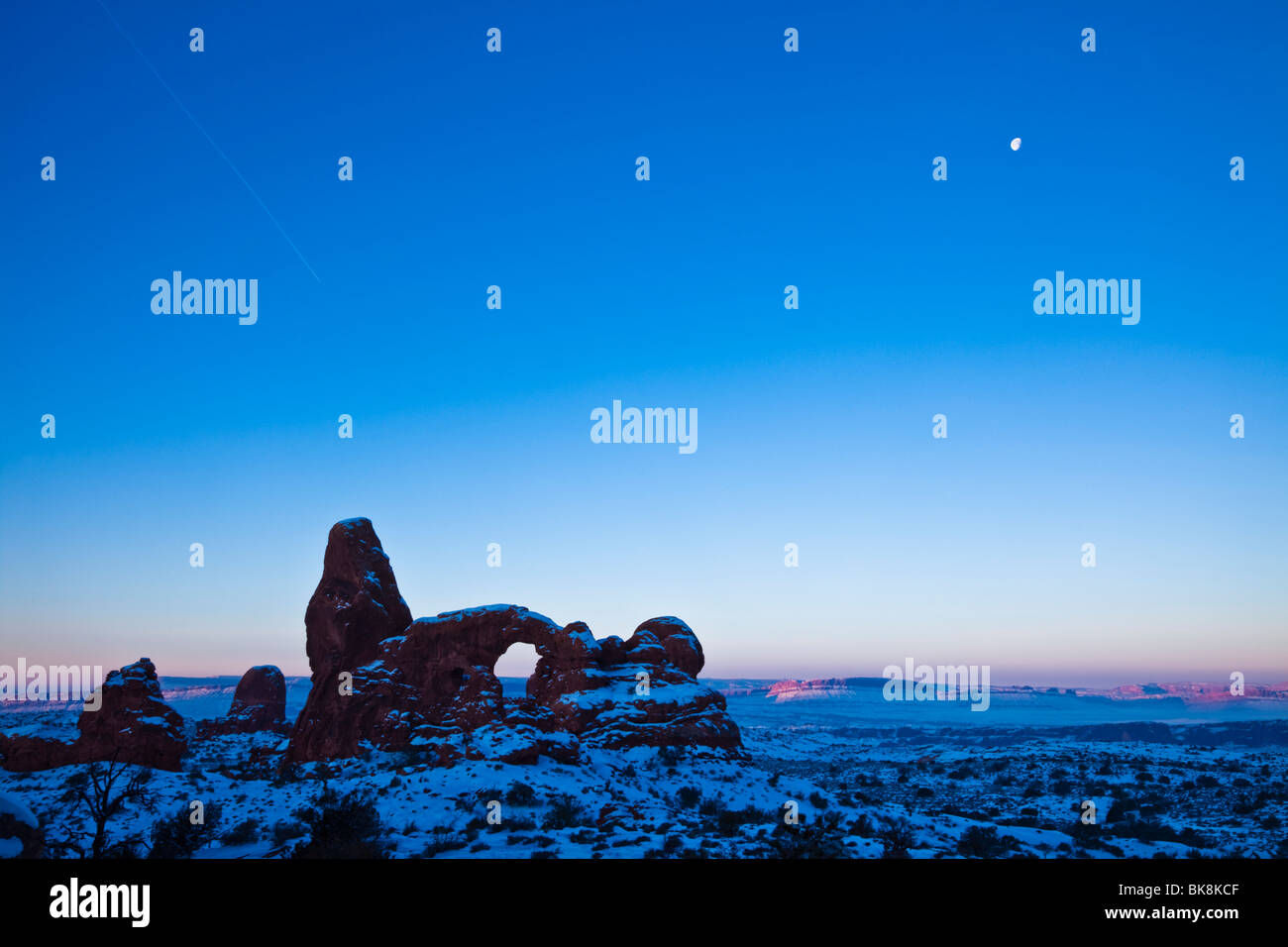 Turret Arch looms in the distance, Arches National Park, Moab, Utah Stock Photo Alamy
