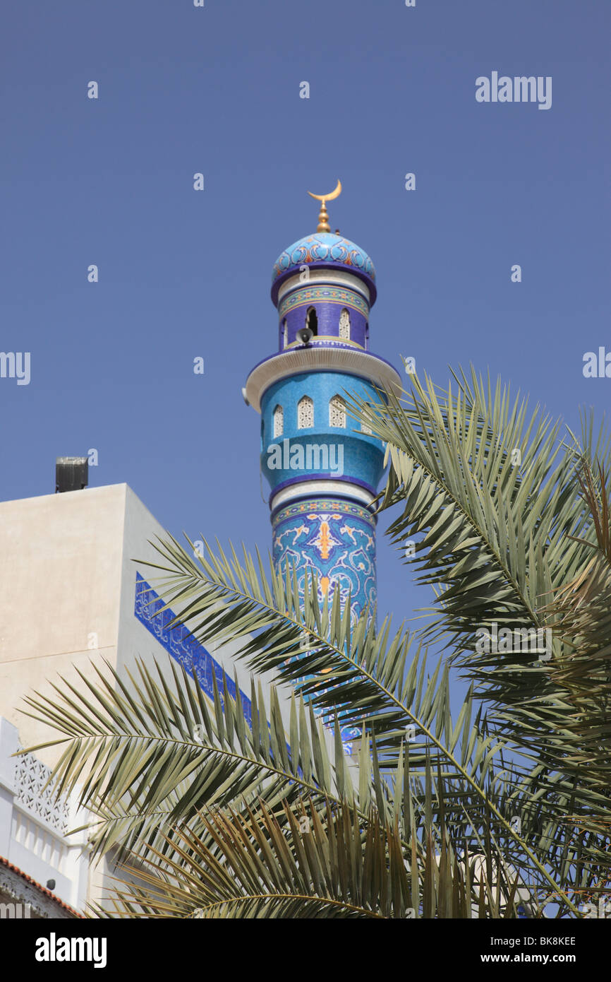 Muttrah Mosque minaret of a mosque in the city of Muttrah, Sultanate of Oman. Photo by ...