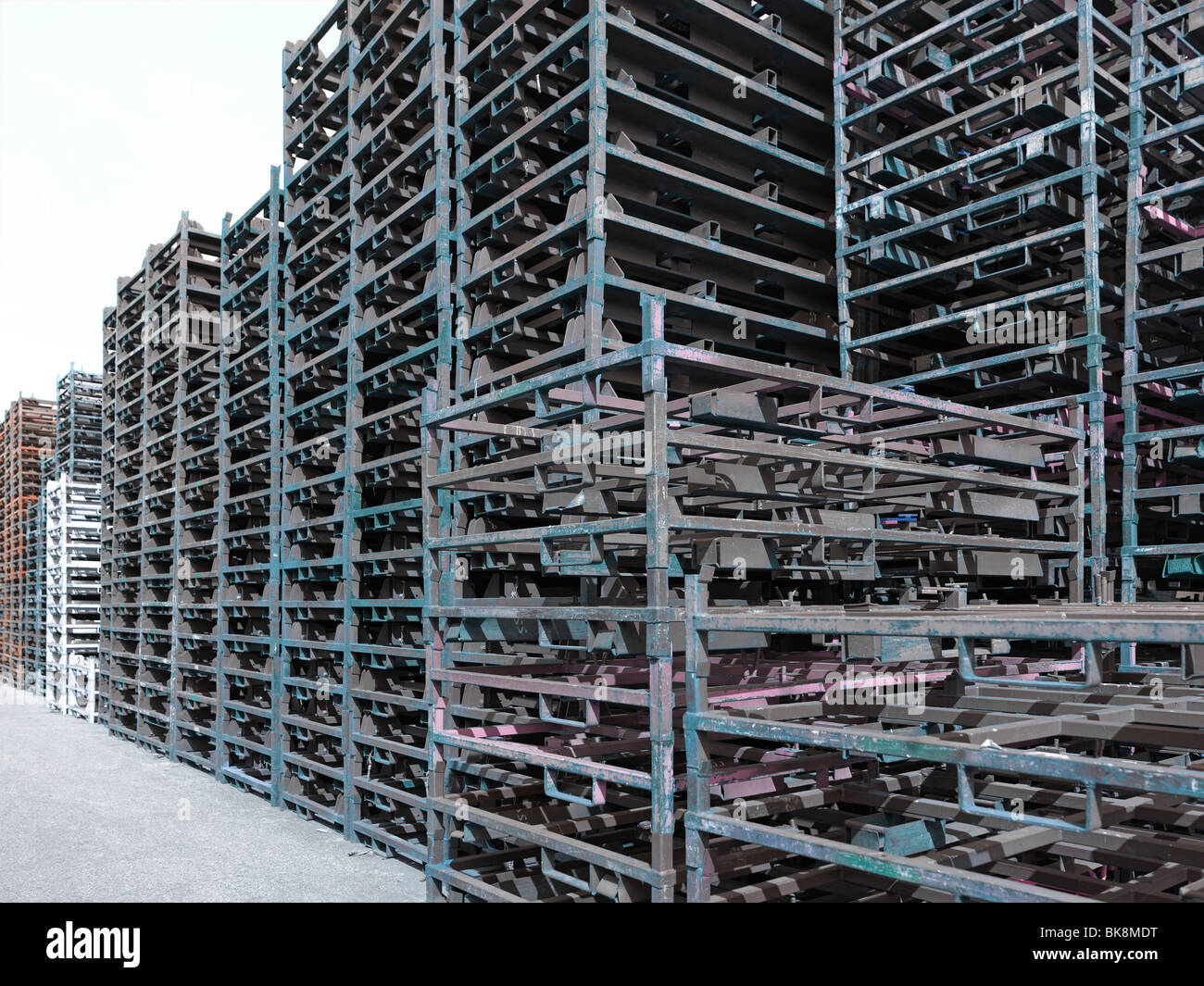 Steel frames store hi-res stock photography and images - Alamy