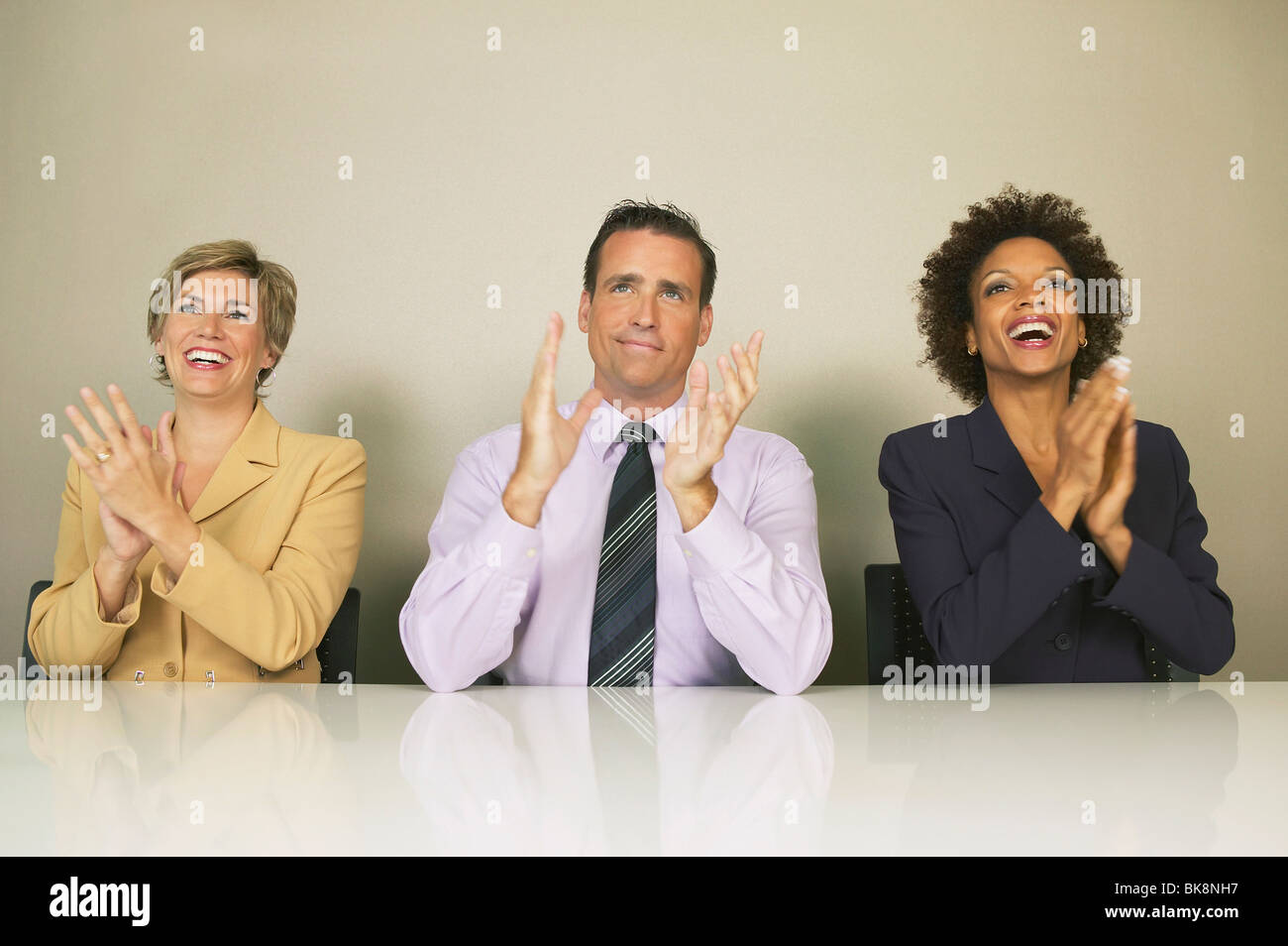 Applauding hi-res stock photography and images - Alamy