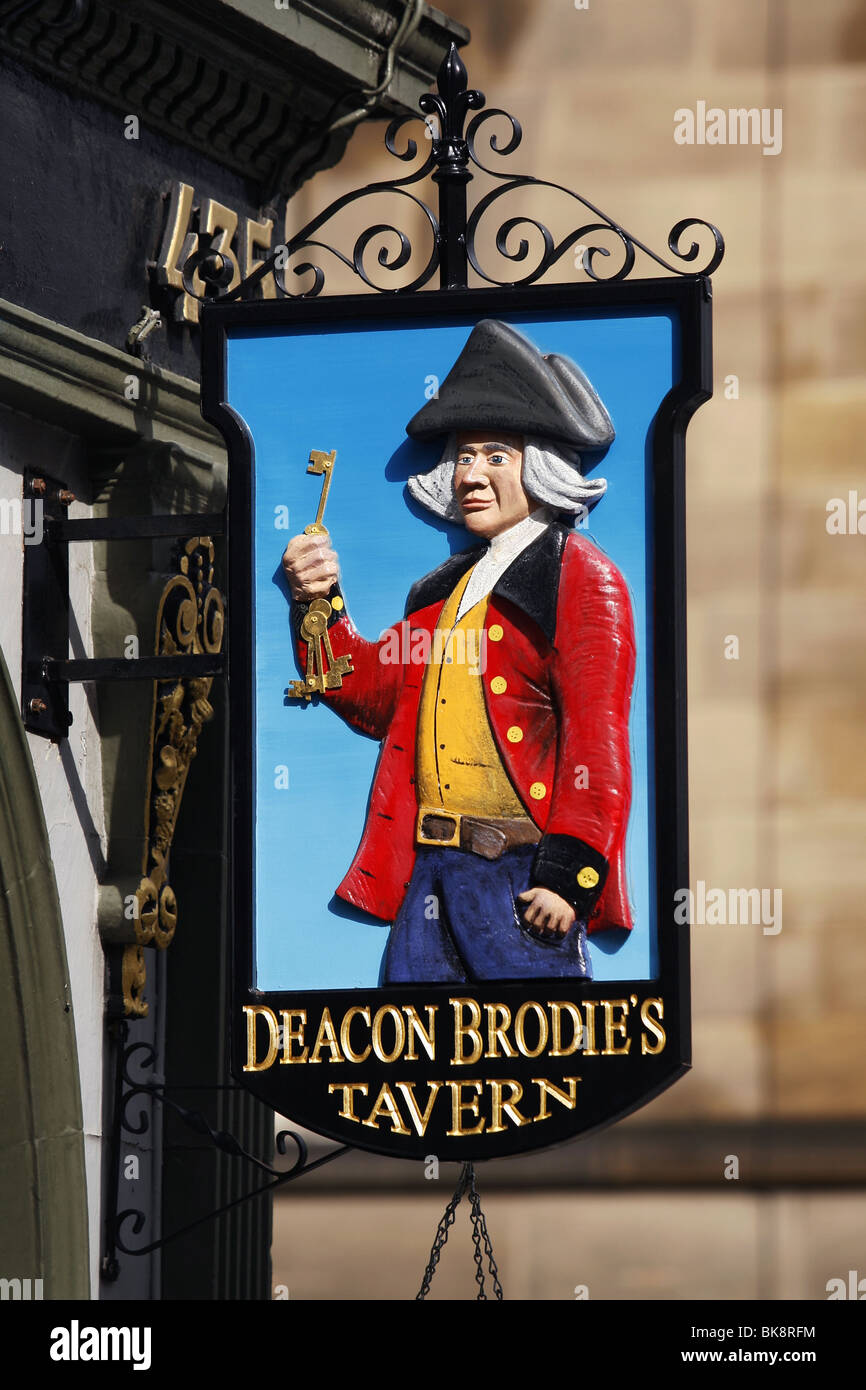 Deacon Brodie's Tavern Pub Sign, The Royal Mile, Edinburgh, Scotland Stock Photo