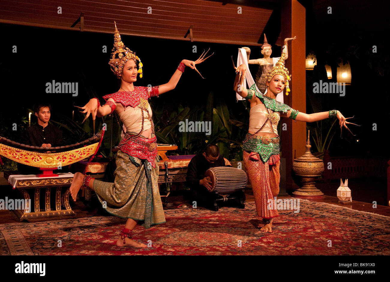 Traditional Lanna dance performance at Le Grand Lanna restaurant, Mandarin Oriental Dhara Dhevi Hotel, Chiang Mai, Thailand. Stock Photo