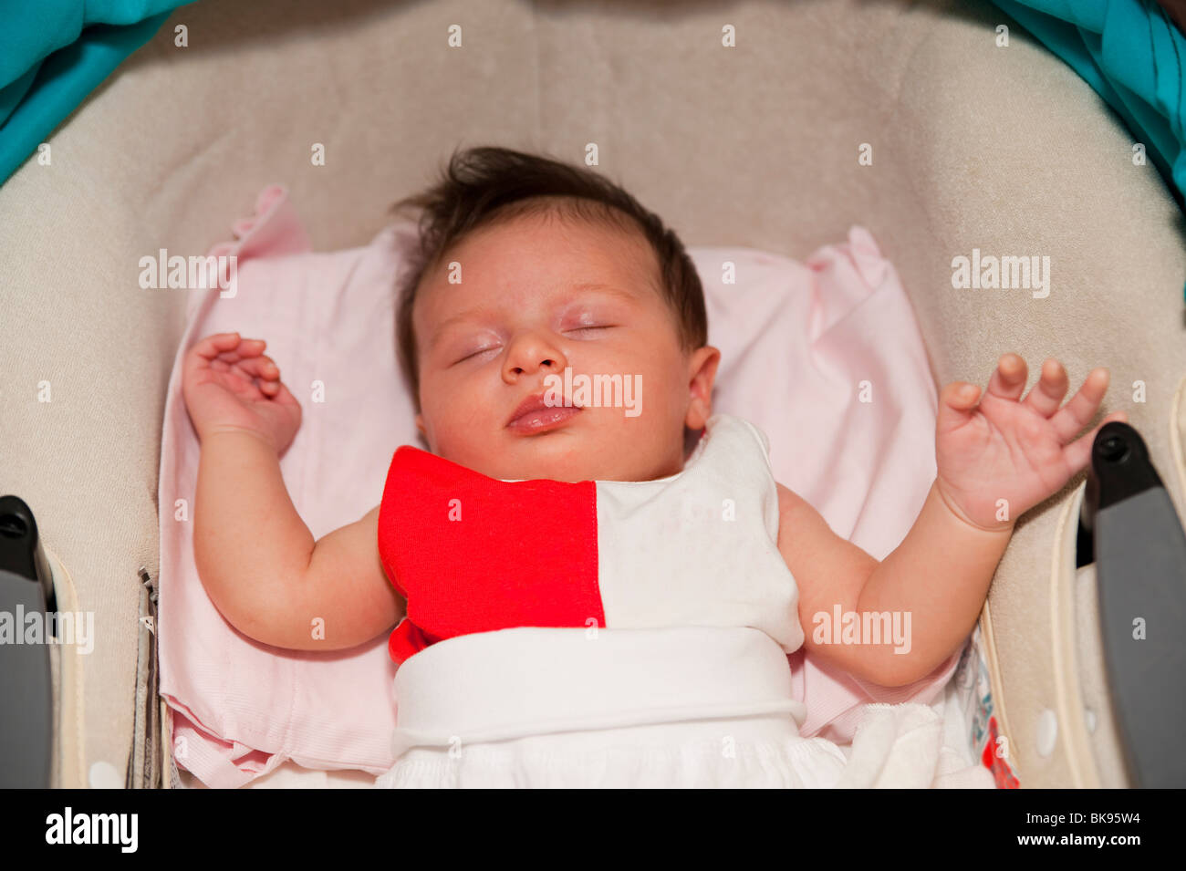 Moro baby reflex hires stock photography and images Alamy