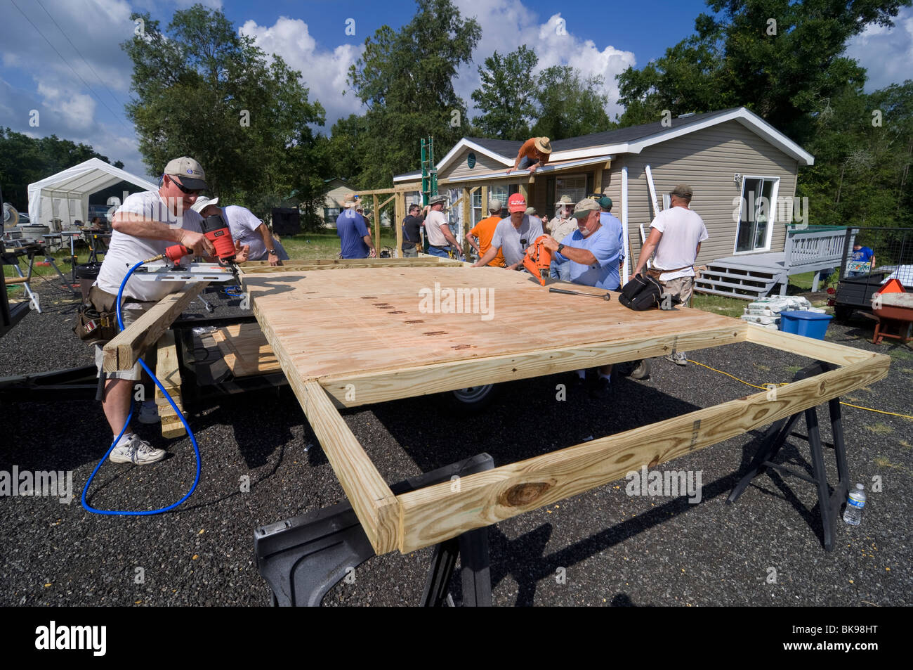100 Club from First Baptist Church of High Springs works on mission outreach project in Ft. White. Stock Photo