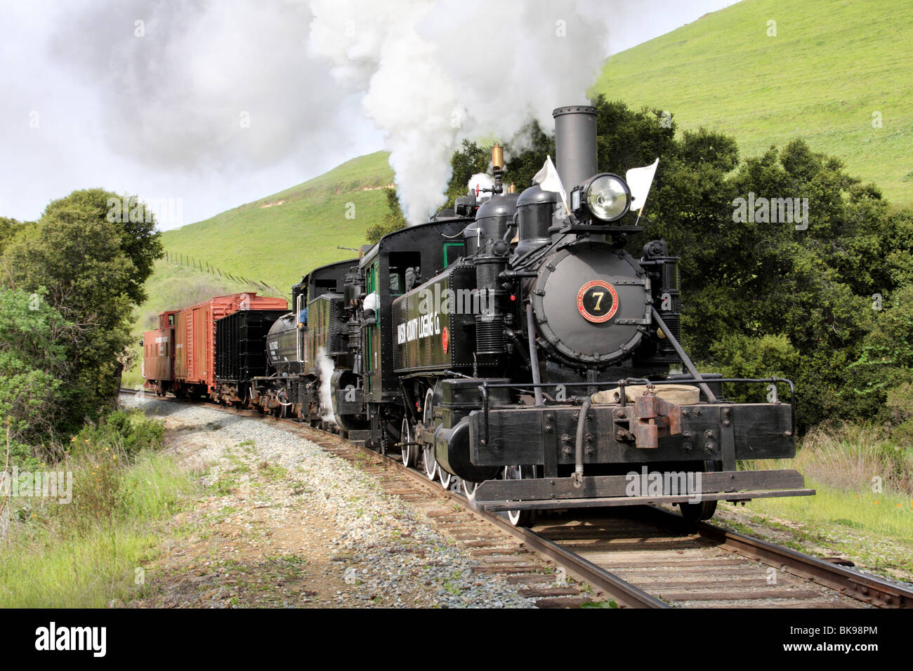 Mason County Logging #7 leads a freight train through Niles Canyon Stock Photo