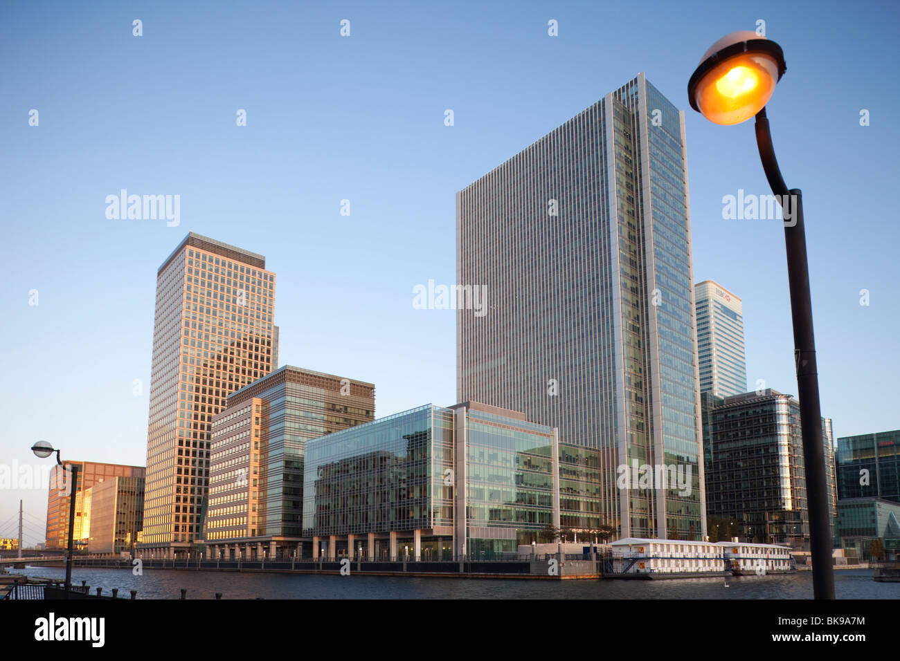 Office buildings at the waterfront, Canary Wharf, Docklands, London ...