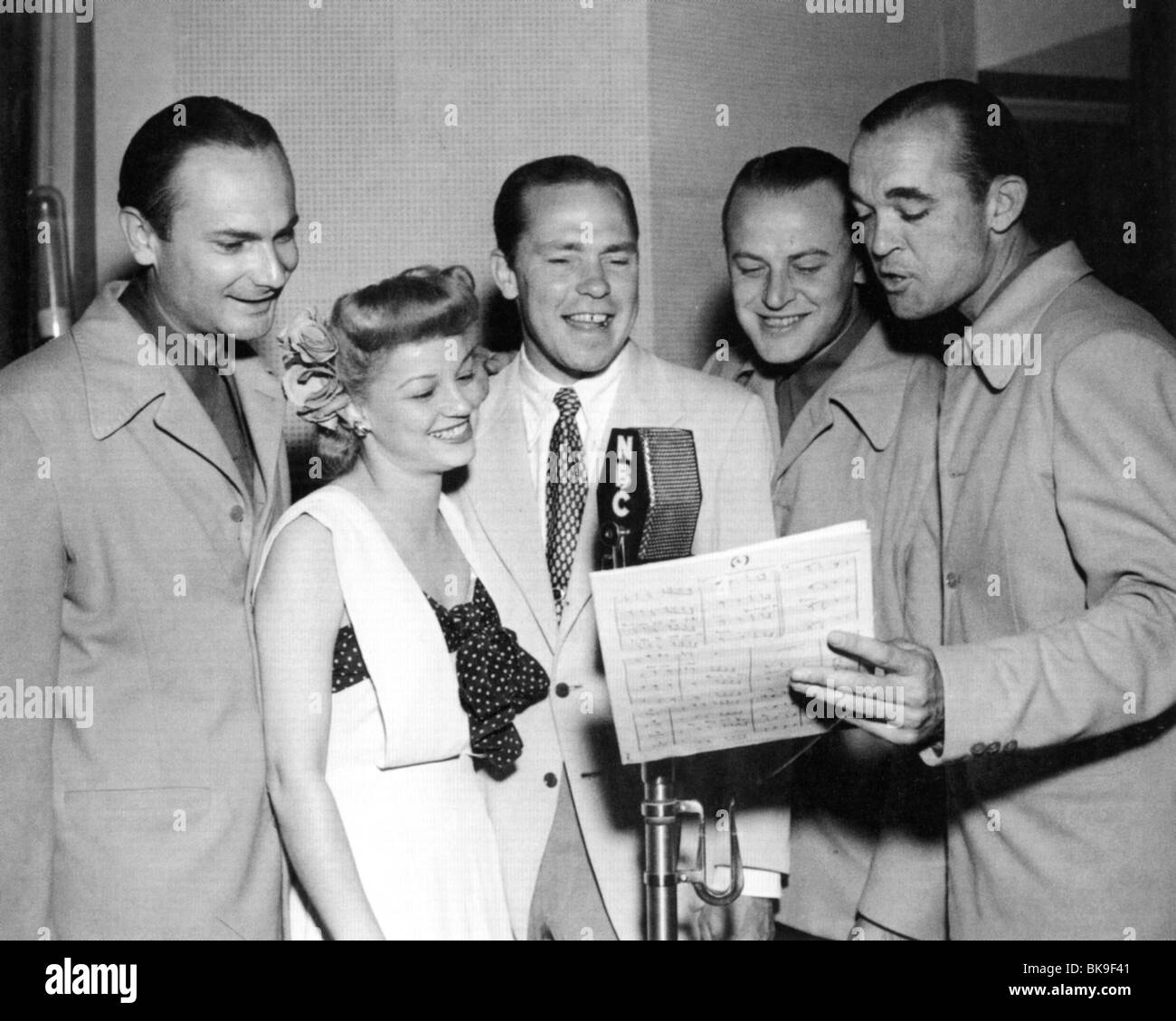 JOHNNY MERCER AND THE PIED PIPERS - songwriter Johnny Mercer at centre Stock Photo