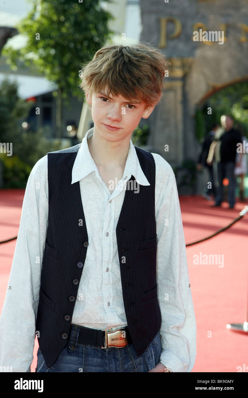 THOMAS SANGSTER THE CHRONICLES OF NARNIA PRINCE CASPIAN FILM PREMIERE O2  ARENA LONDON O2 ARENA LONDON ENGLAND 19 June 2008 Stock Photo - Alamy