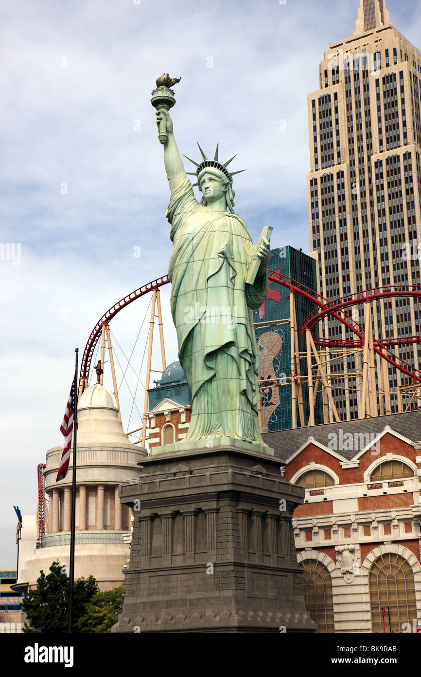 Replica of Statue of Liberty Outside of New York, New York Hotel and  Casino, Las Vegas, NV Editorial Photography - Image of america, roller:  52266277