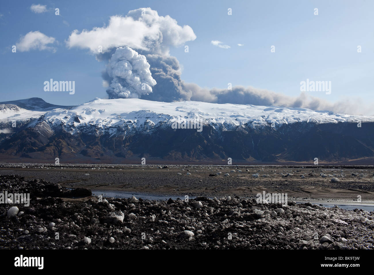 Volcanic Eruption In Eyjafjallajokull, Iceland Stock Photo - Alamy