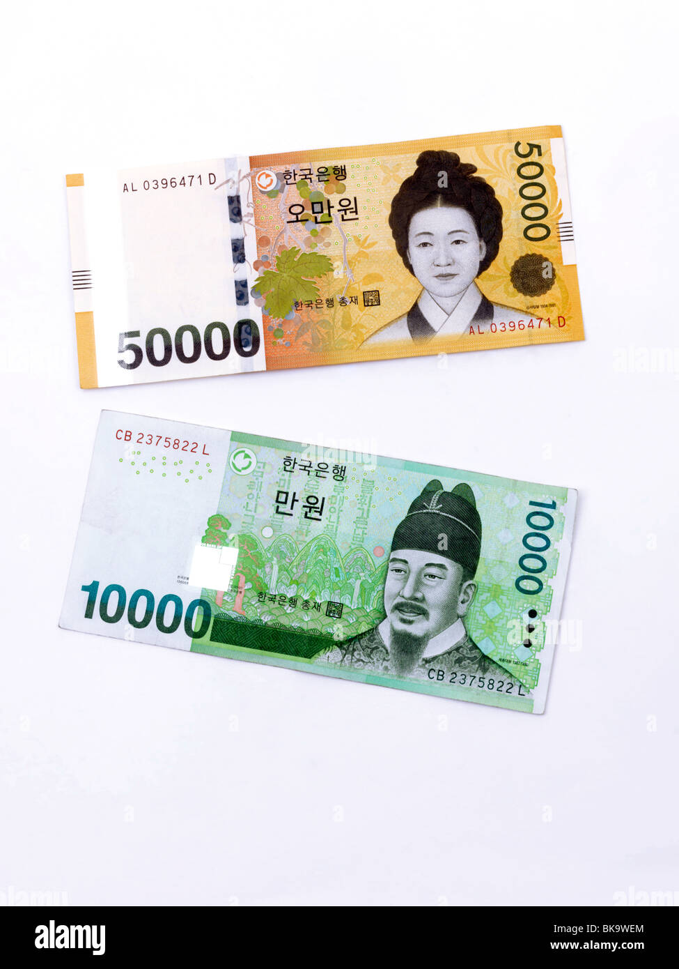 South Korean Banknotes Yi L Ojukheon On 50000 Won Note And Sejong The Great Irworobongdo On The 10000 won Note Stock Photo