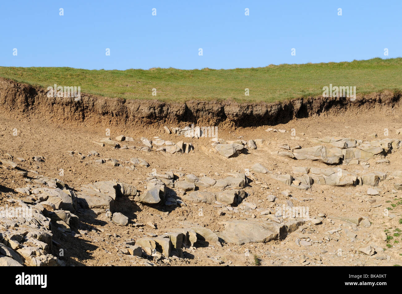 Rock coastal errosion topsoil subsoil hires stock photography and
