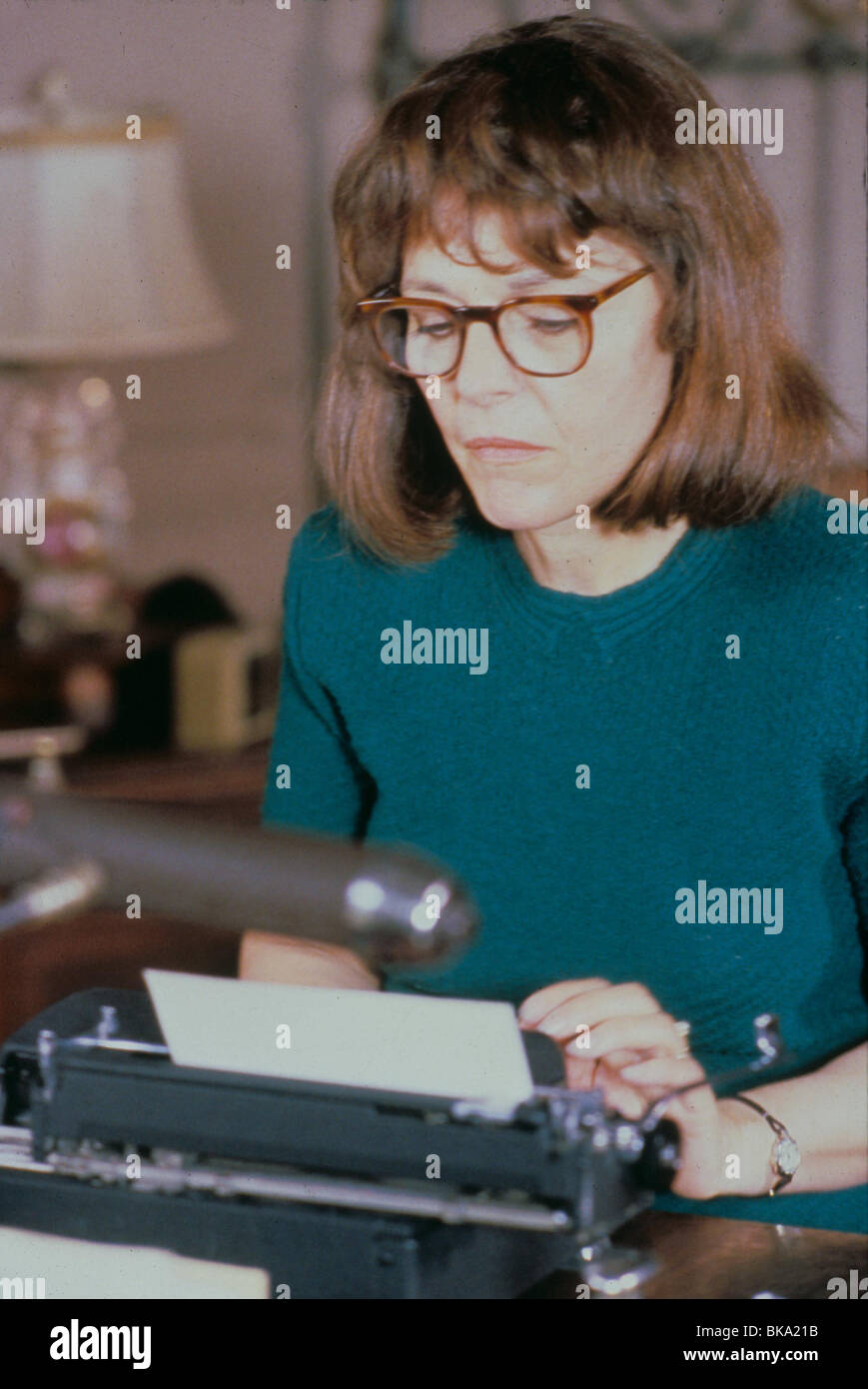 84 CHARING CROSS ROAD (1984) ANNE BANCROFT EFC 004 Stock Photo Alamy