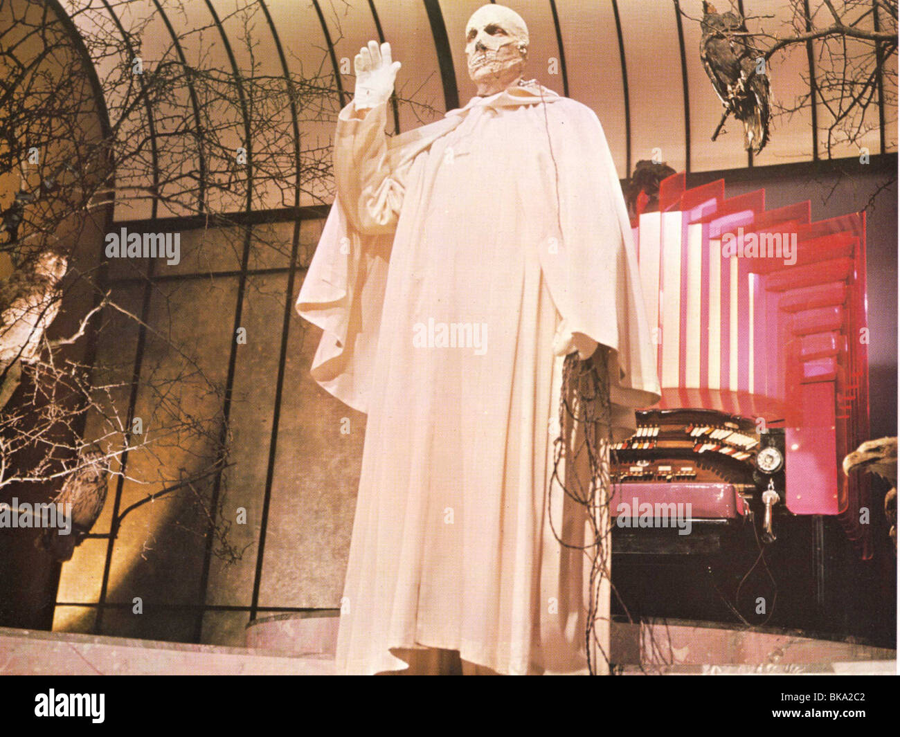 THE ABOMINABLE DR PHIBES (1971) VINCENT PRICE ADPH 003FOH Stock Photo ...