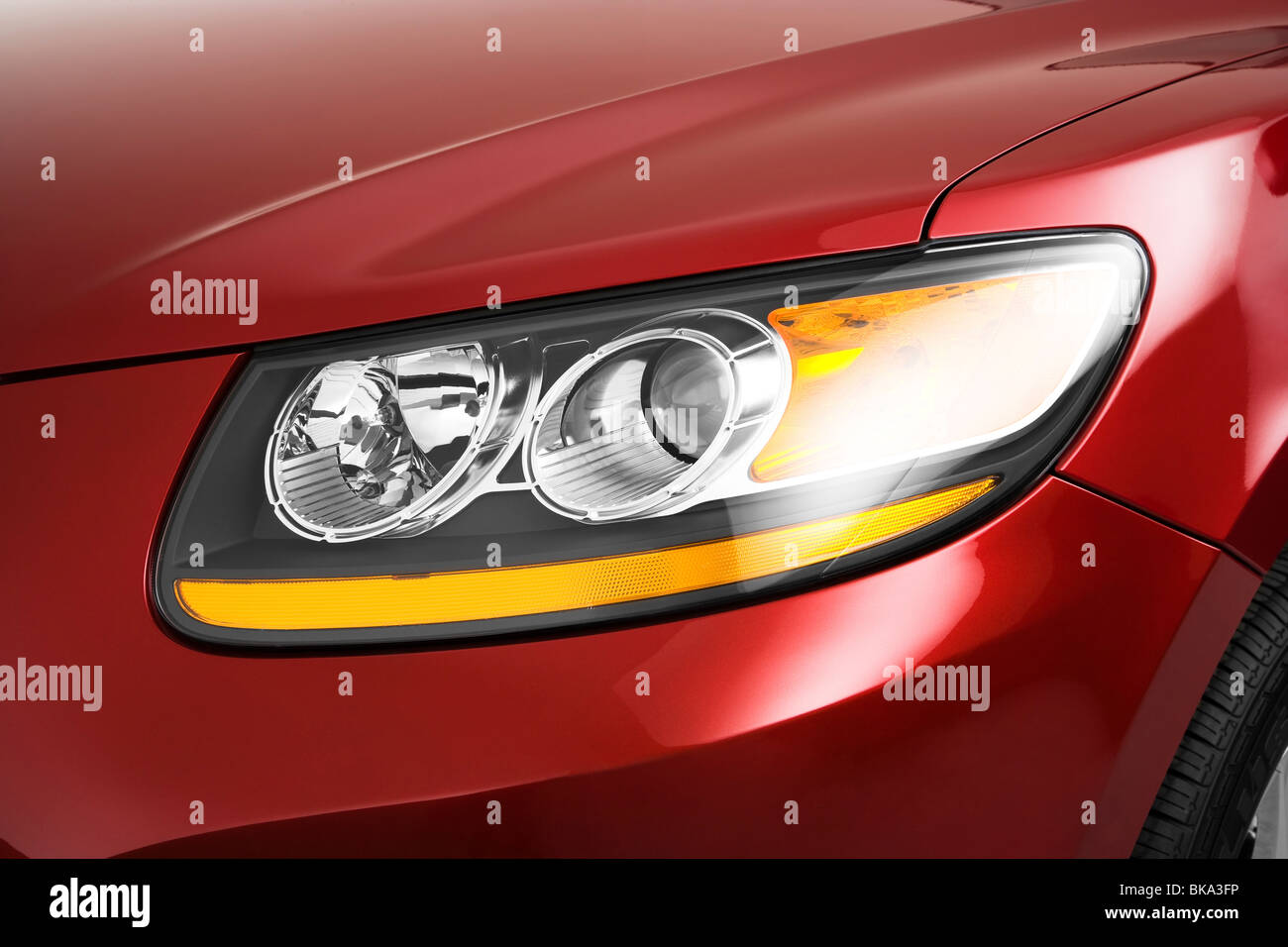 HyundaiSantaFeHeadlightBulbsReplacementGuide001