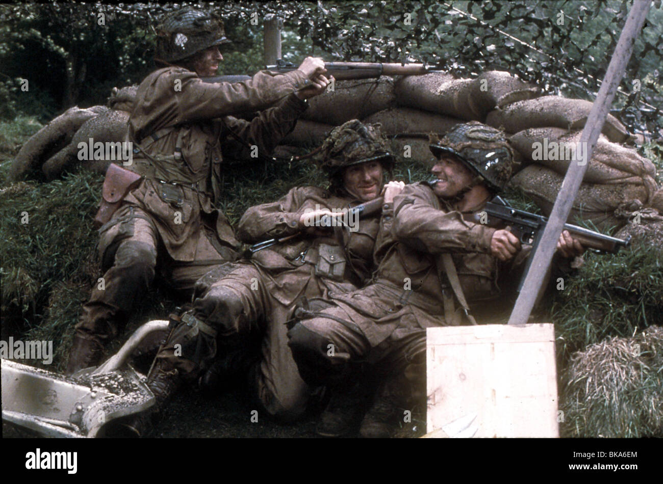 BAND OF BROTHERS (TV) DAMIAN LEWIS, SCOTT GRIMES, FRANK JOHN HUGHES BDBS 00 Stock Photo