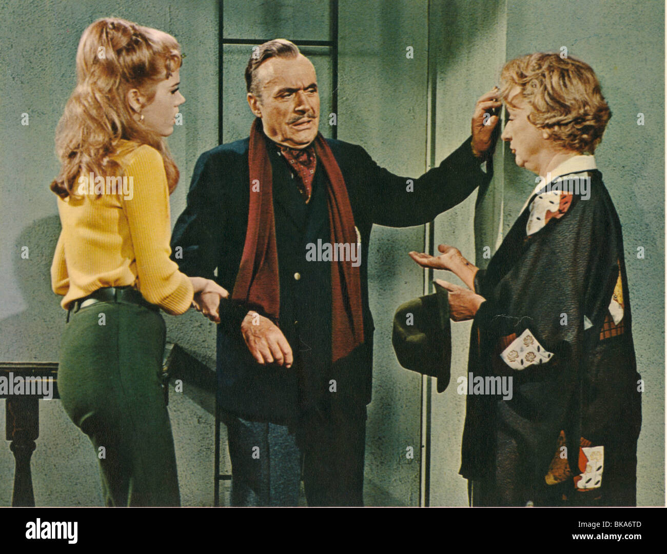 BAREFOOT IN THE PARK (1967) JANE FONDA, CHARLES BOYER, MILDRED NATWICK BFPK 006FOH Stock Photo