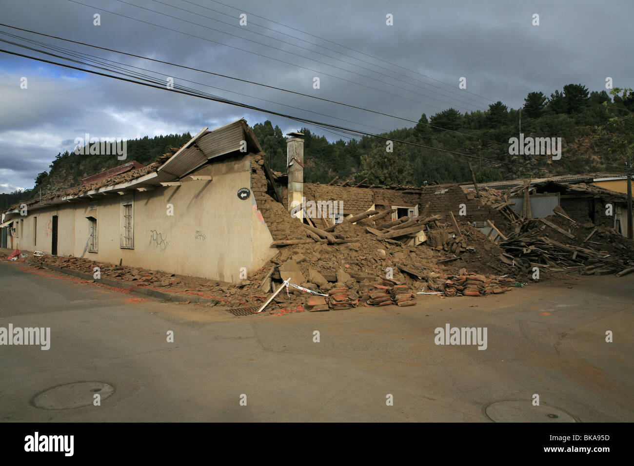 House destroyed by earthquake hires stock photography and images Alamy