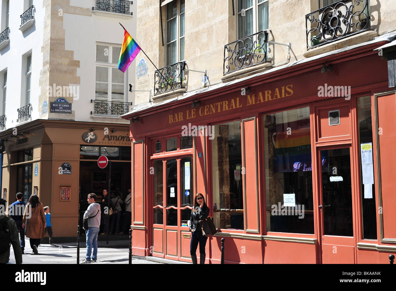 Paris le central bar hi-res stock photography and images - Alamy