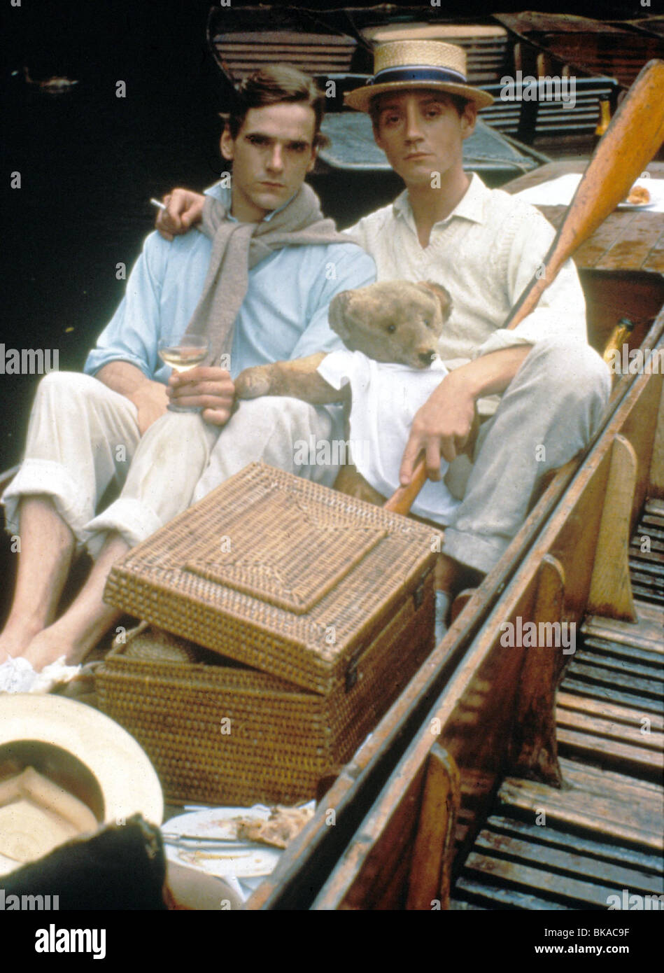 BRIDESHEAD REVISITED (TV - 1981) JEREMY IRONS, ANTHONY ANDREWS CREDIT BBC BHRV 005 Stock Photo