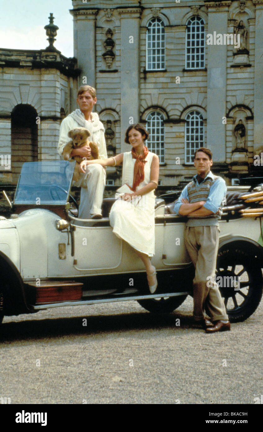 BRIDESHEAD REVISITED (TV - 1981) ANTHONY ANDREWS, DIANA QUICK, JEREMY IRONS CREDIT BBC BHRV 006 Stock Photo