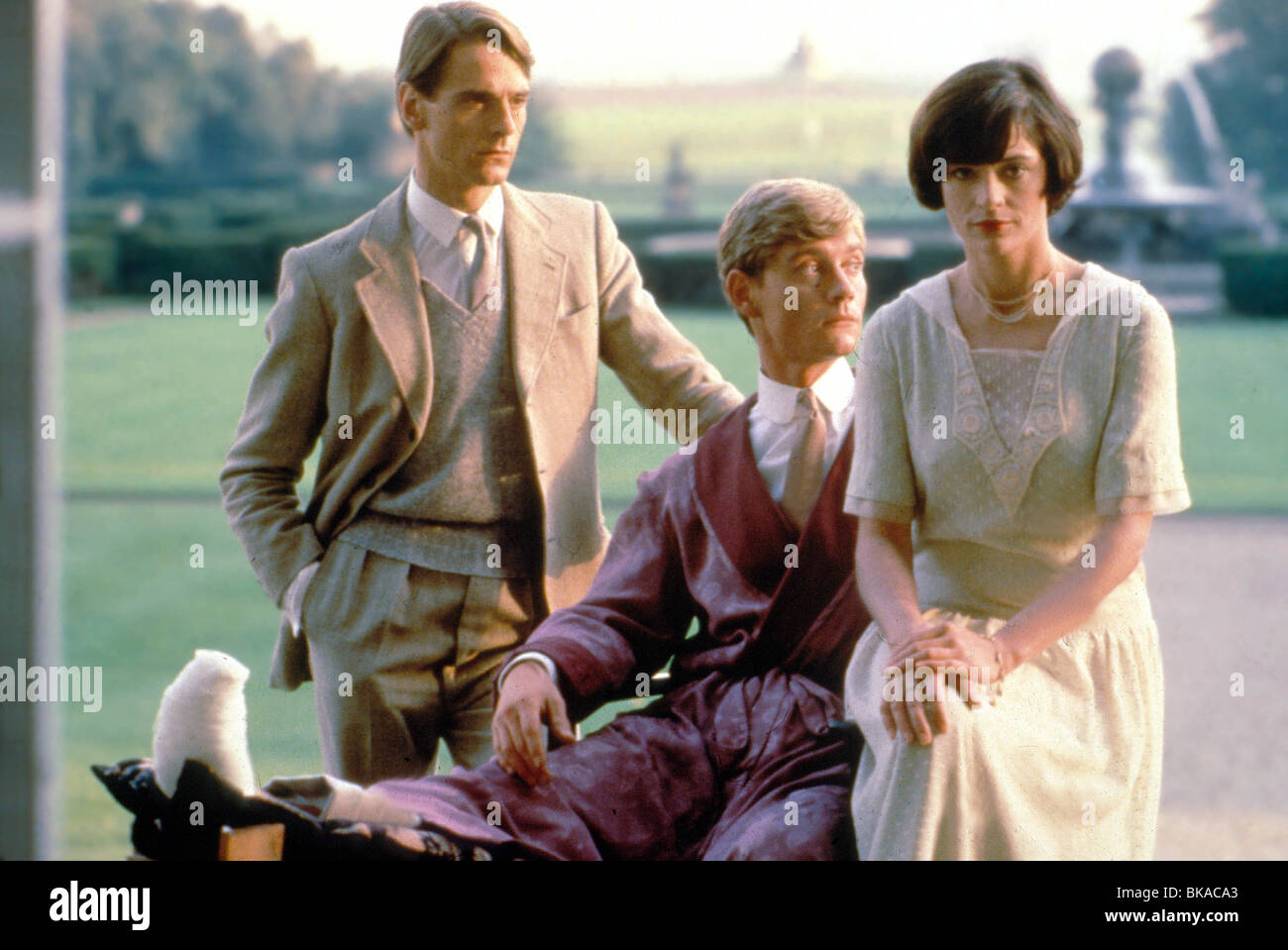 BRIDESHEAD REVISITED (TV - 1981) JEREMY IRONS, ANTHONY ANDREWS, DIANA QUICK CREDIT BBC BHRV 011 Stock Photo