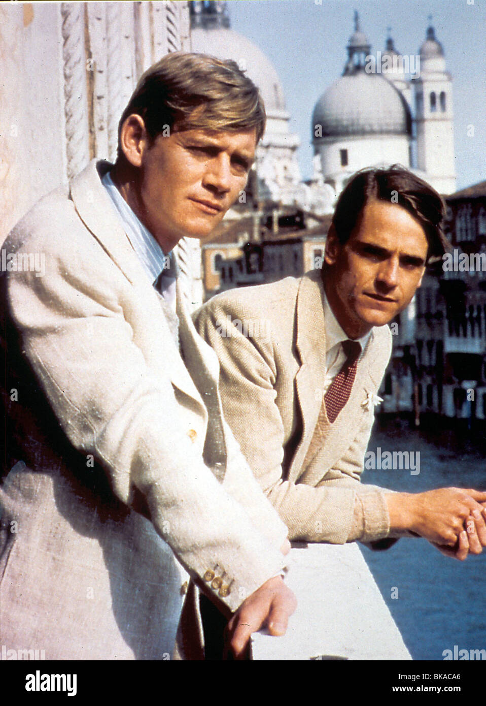BRIDESHEAD REVISITED (TV) ANTHONY ANDREWS, JEREMY IRONS BHRV 001 Stock Photo