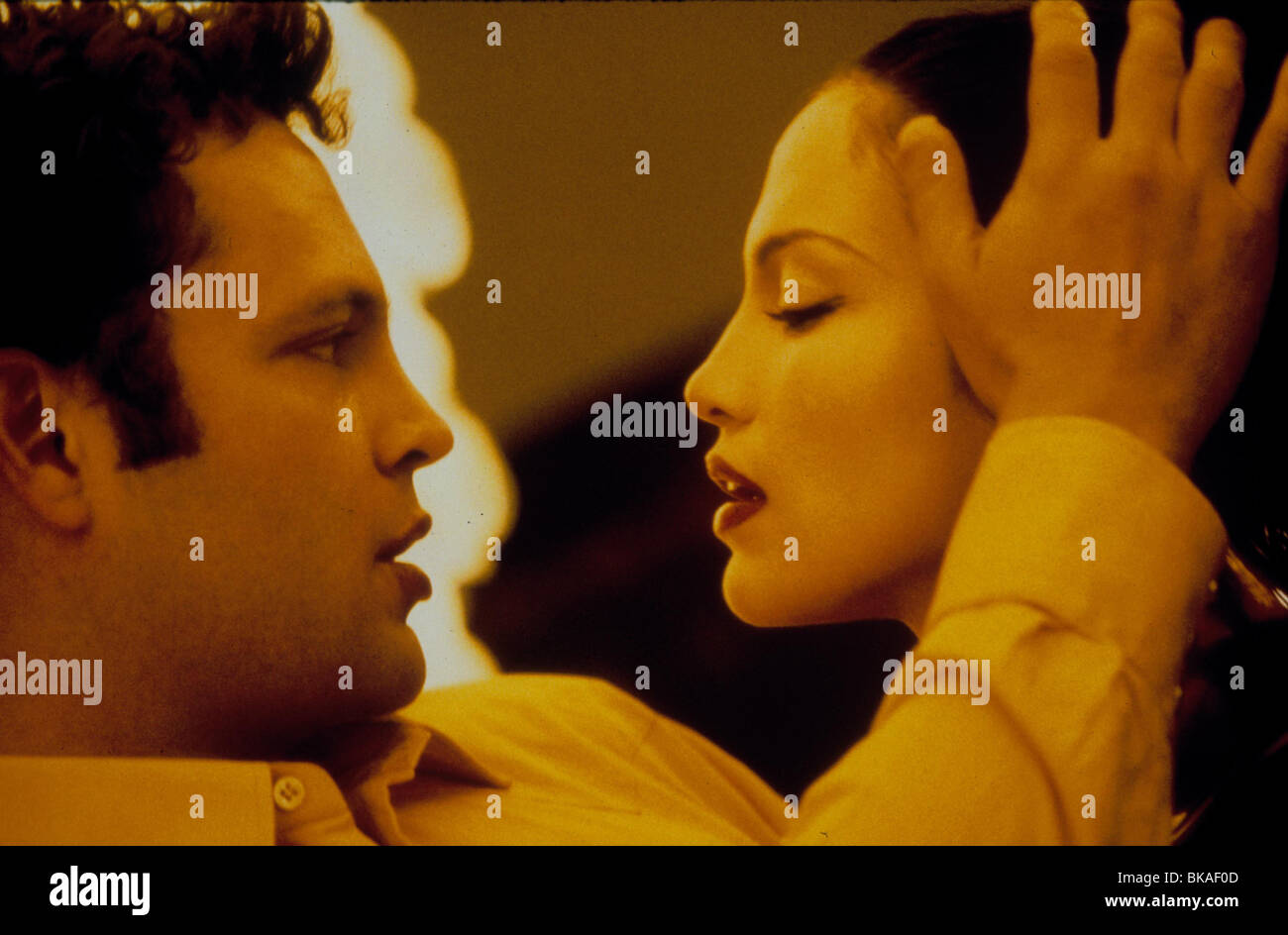 THE CELL (2000) VINCE VAUGHN, JENNIFER LOPEZ CELL 082 Stock Photo