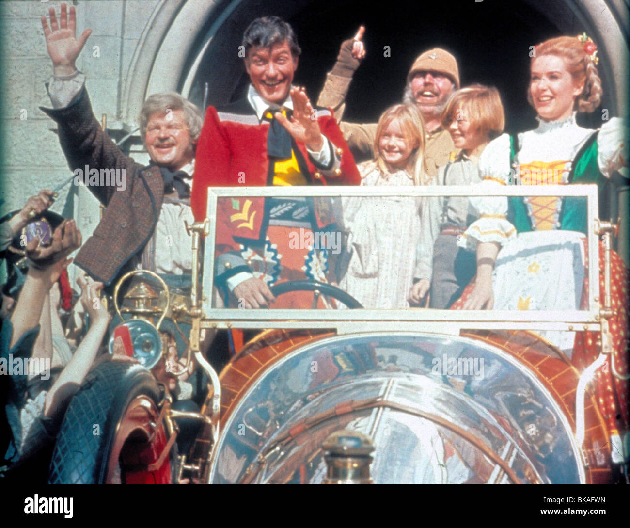 CHITTY CHITTY BANG BANG (1968) BENNY HILL, DICK VAN DYKE, HEATHER RIPLEY,  LIONEL JEFFRIES, ADRIAN HALL, SALLY ANN HOWES CCB 053 Stock Photo - Alamy