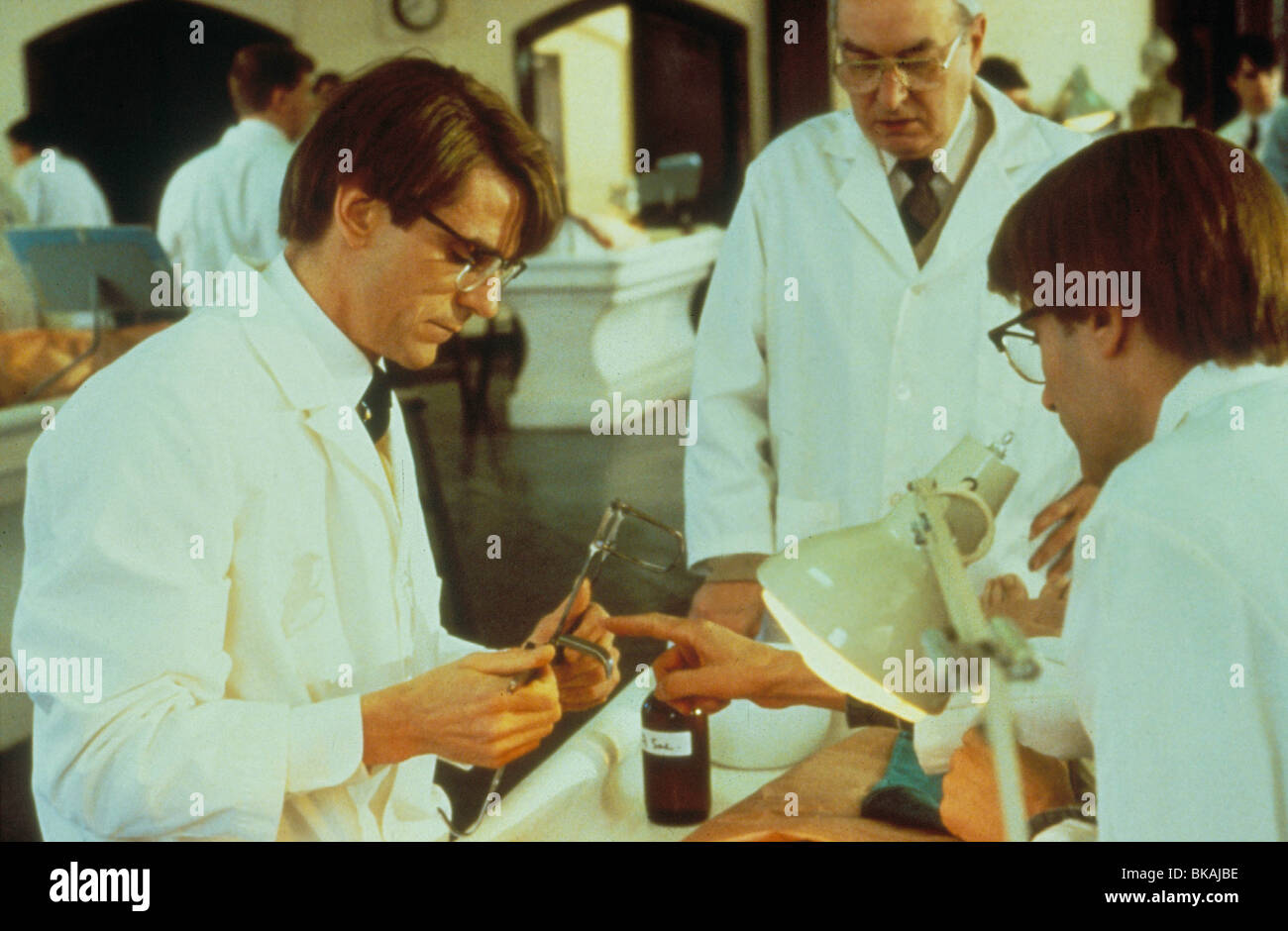 DEAD RINGERS 1988 JEREMY IRONS Stock Photo Alamy