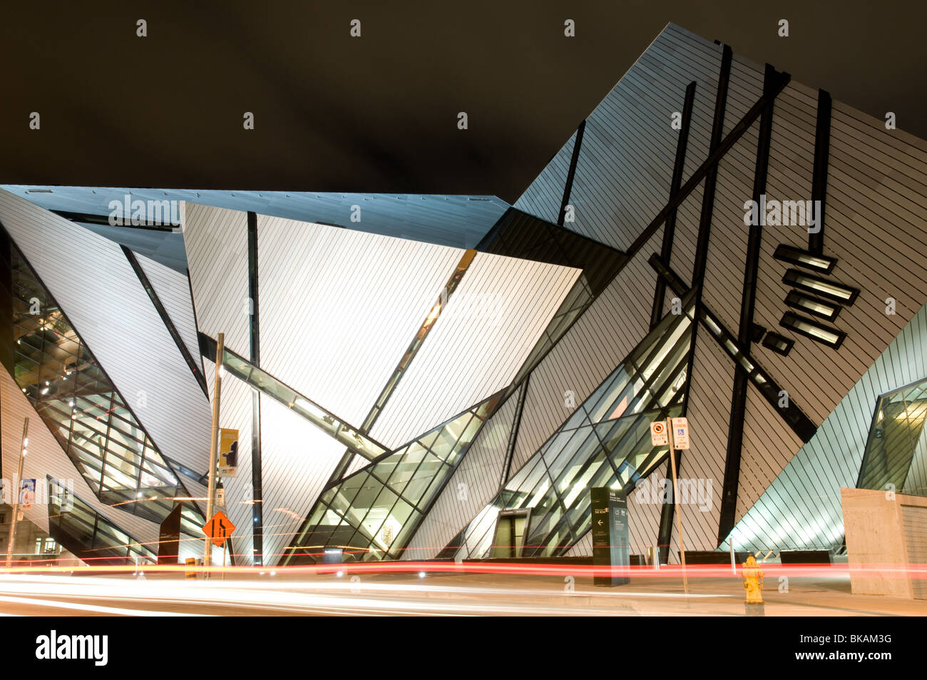 Night time view of the Royal Ontario Museum (ROM), Toronto, Canada Stock Photo